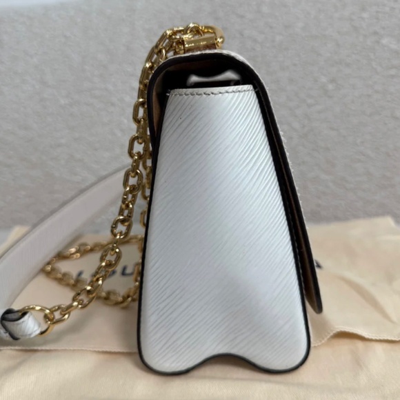 Authentic Louis Vuitton Twist MM - Picture 8 of 16